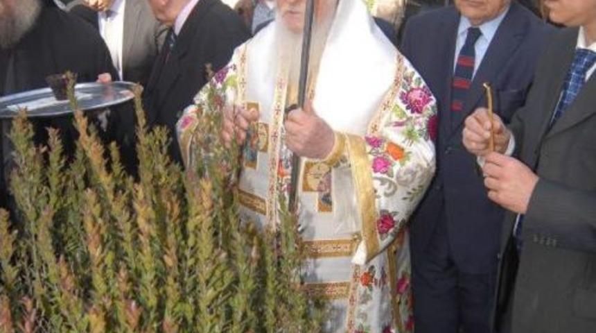 Patrik Bartholomeos, İzmir Ziyaretinin Ilk G&uuml;n&uuml;nde Ayin Y&ouml;netti