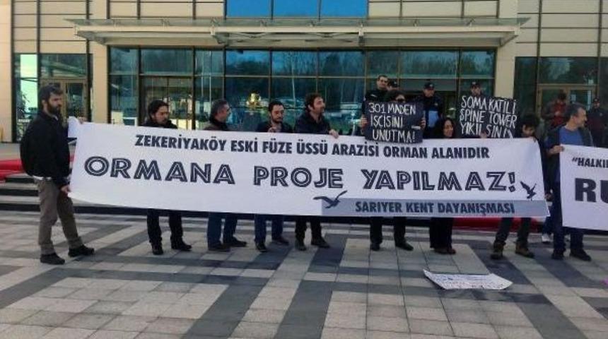 İ&ccedil;eride Meclis Toplantısı Dışarıda Eylem