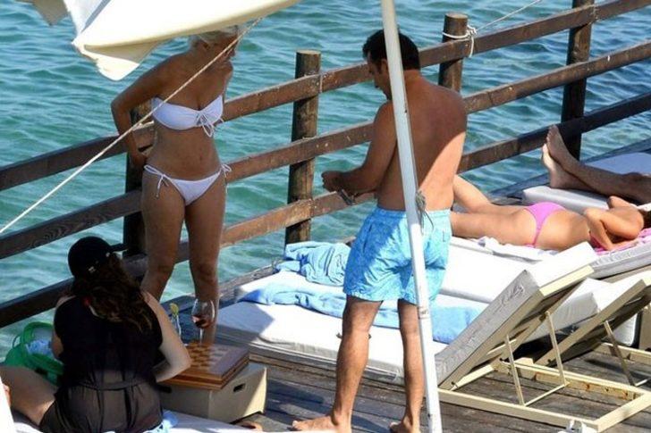 Ünlü çift Çeşme'de çok mutlu G1