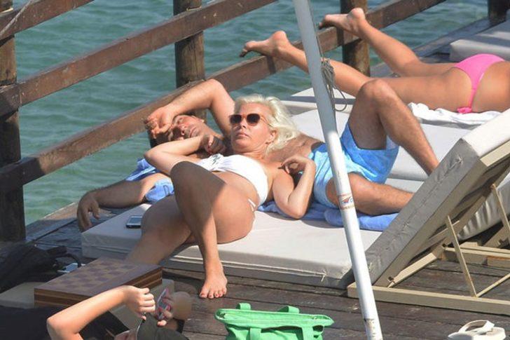 Ünlü çift Çeşme'de çok mutlu G2