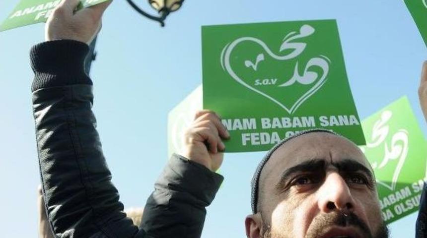 Samsun'da Cuma Namazında 'charlie Hebdo' Tepkisi