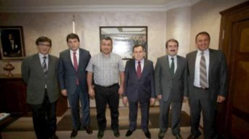 Prof. Dr. Akpınar&rsquo;dan Ulaşım Hizmeti Veren Birimlerin Tek &Ccedil;atı Altında Toplanması &Ouml;nerisi