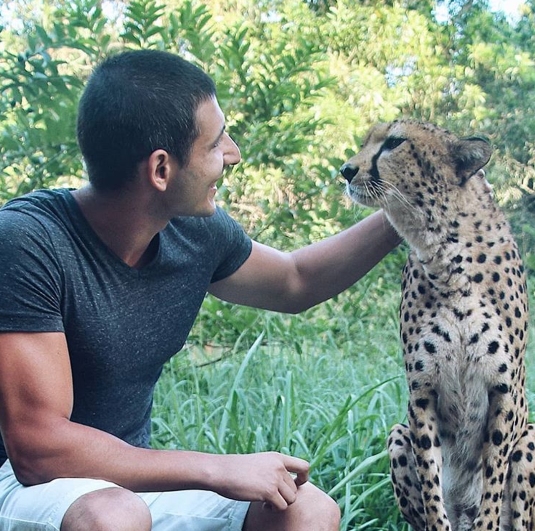 30 bin lira maaşlı &lsquo;profesyonel turist&rsquo; mesaide