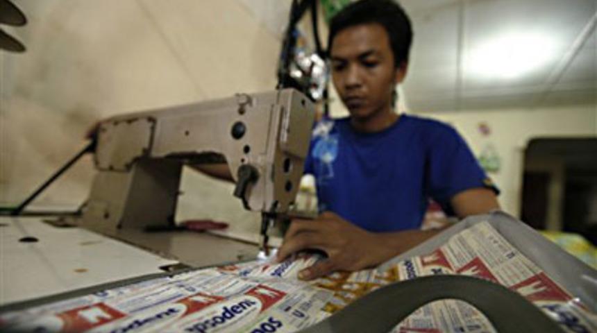 Plastik Torbalar Elbise Oldu