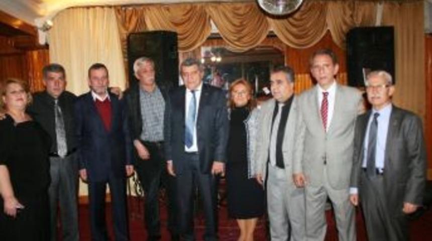 Dp&rsquo;ye &Uuml;ye Olanlara Rozetleri Takıldı