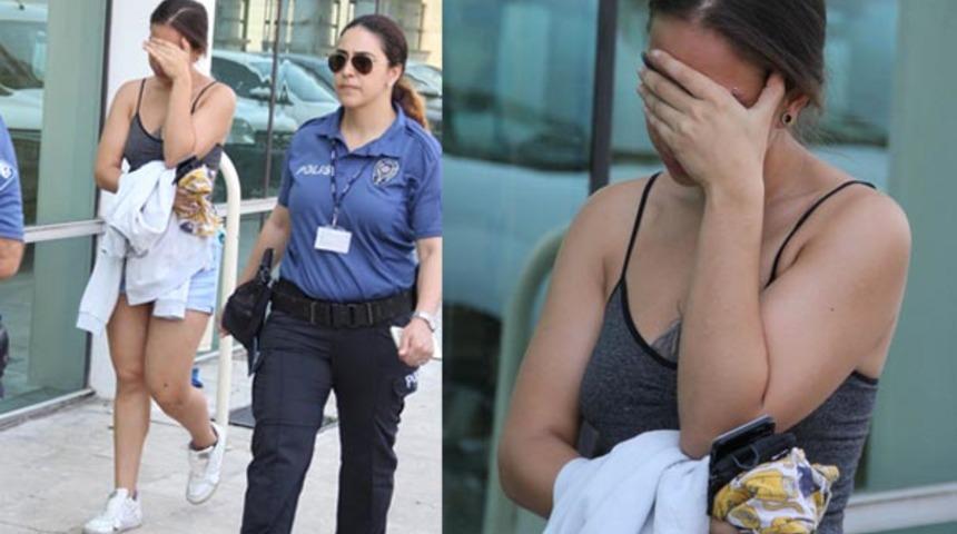 Utancından yüzünü böyle gizledi!