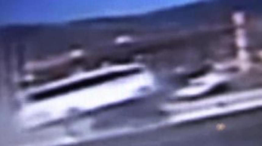 Yolcu Otob&uuml;s&uuml; Ile Minib&uuml;s &Ccedil;arpıştı: 34 Yaralı (2)