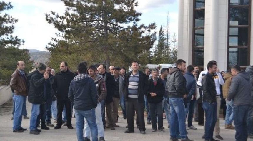 S&ouml;g&uuml;t&rsquo;te Fabrika &Ouml;n&uuml;nde İş&ccedil;i Eylemi