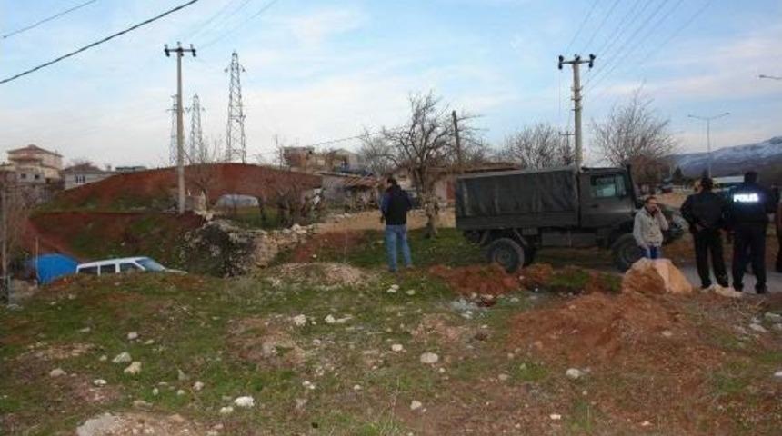 &Ccedil;ocukların Oyun Kavgasına Aileleri De Dahil Oldu: 1'i Polis, 12 Yaralı