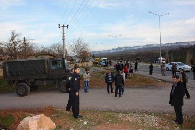 Çocukların Oyun Kavgasına Aileleri De Dahil Oldu: 1'i Polis, 12 Yaralı