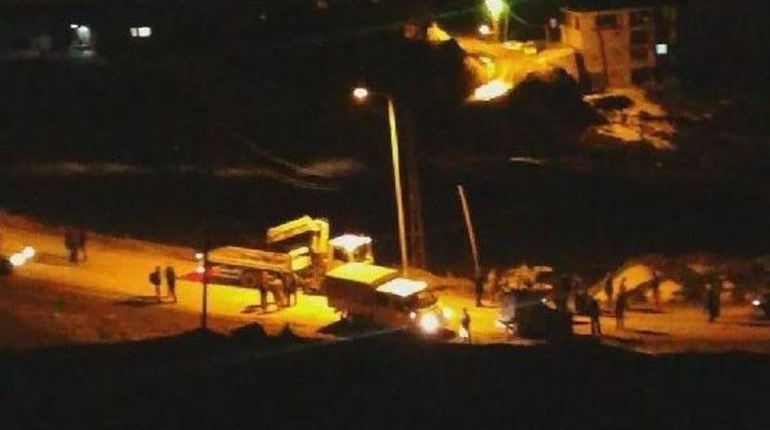 Hakkari'de Askeri Ara&ccedil; Devrildi; 3 Yaralı