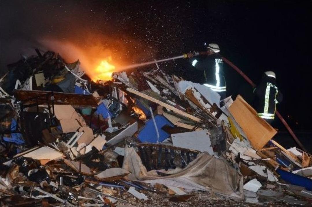 Kullanılmayan Hastanede &Ccedil;ıkan Yangın Korkuttu