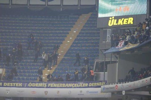 Fenerbahçe Tribünleri Karıştı