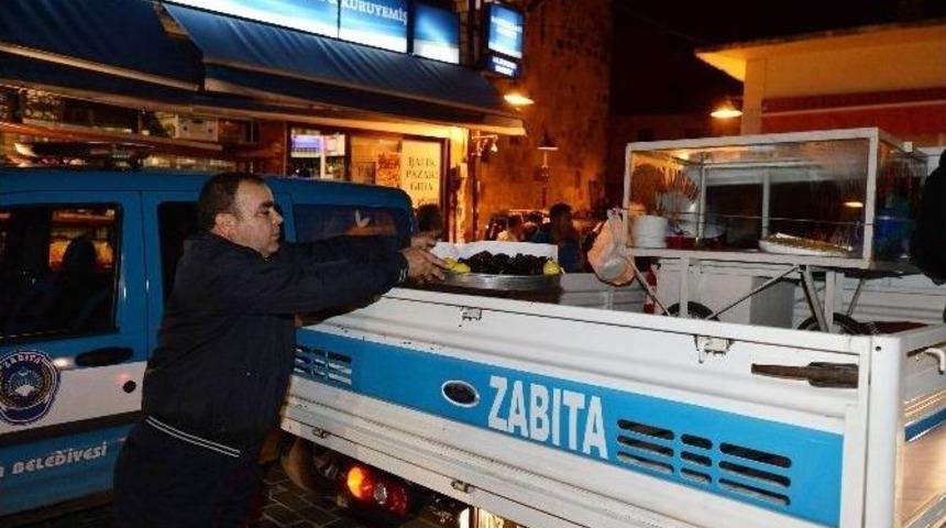 Muratpaşa Belediyesi&rsquo;nden Seyyar Satıcı Operasyonu