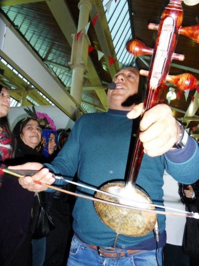 Midyatlı Kemençe Ustasından Kürtçe Şarkı Ve Halay