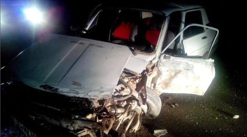 Niğde&rsquo;de İki Otomobil &Ccedil;arpıştı: 3 Yaralı