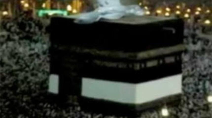 Kabe'nin &uuml;zerinde esrarengiz g&ouml;r&uuml;nt&uuml;