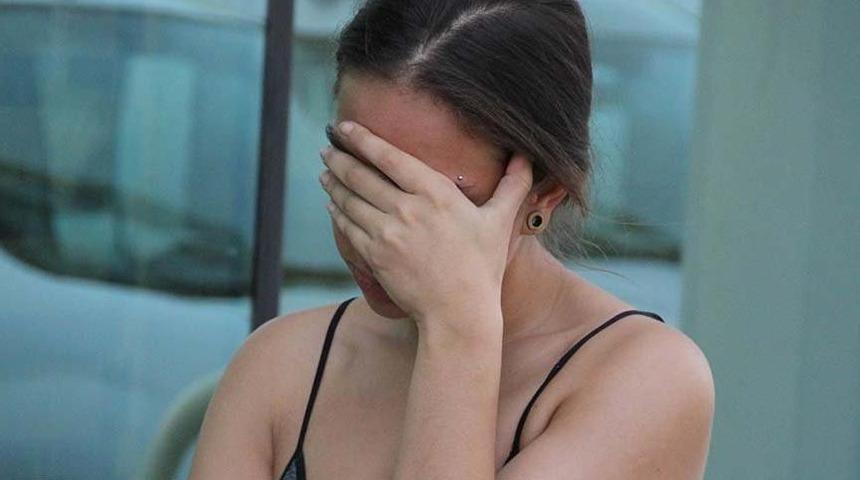 Samsun'da bir mağazadan şort ve &ccedil;anta &ccedil;alan gen&ccedil; kız yakalandı