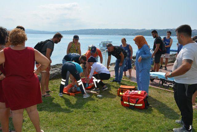 Denizde fenalaşıp boğulma tehlikesi geçirdi