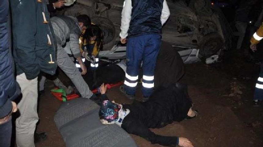 Takla Atan Otomobilde, 8 Kişi Yaralı Kurtuldu