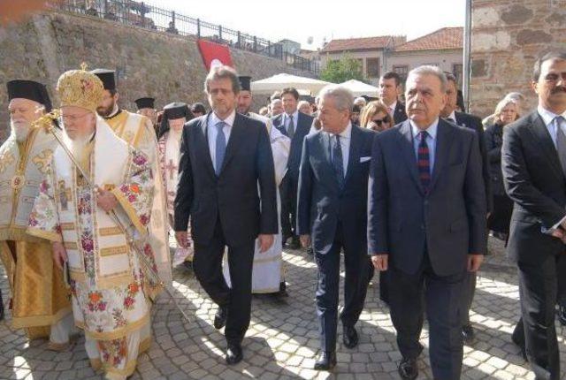 Patrik Bartholomeos, İzmir Ziyaretinin Ilk Gününde Ayin Yönetti