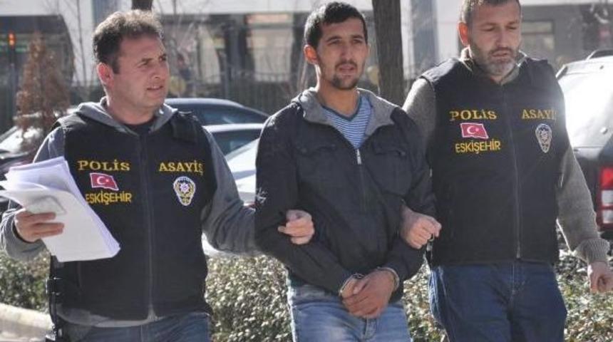 Camiden Musluk, Evden Bebek Arabası &Ccedil;aldı Yakalandı