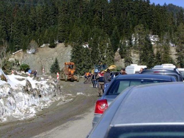 Ilgaz-Kastamonu Karayolunda Heyelan