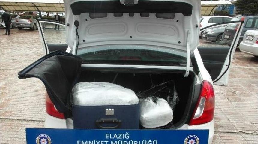 Otomobilin Bagajında 24 Kilo Esrar Ele Geçirildi