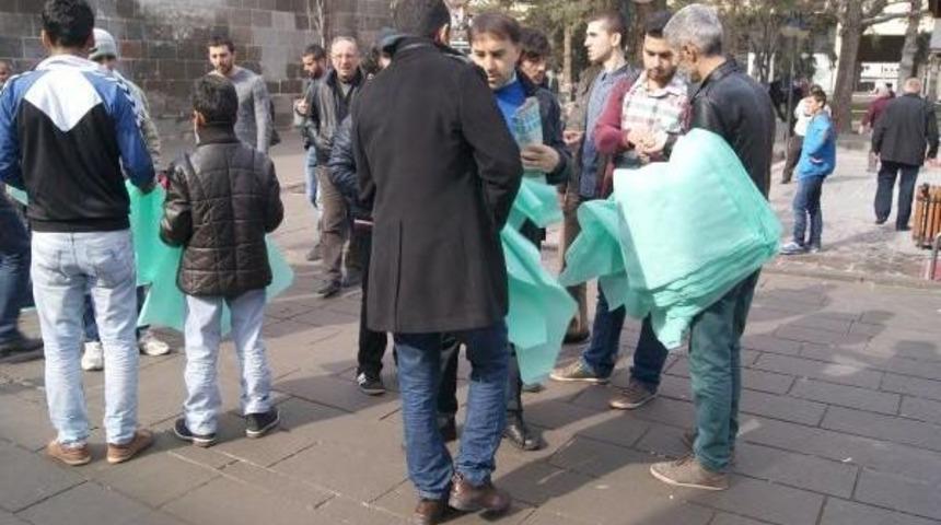 1 Liraya Cuma Namazı I&ccedil;in Seccade