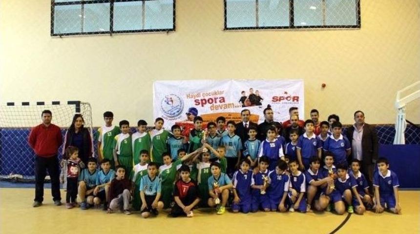Adıyaman G&uuml;c&uuml; Spor K&uuml;&ccedil;&uuml;k Erkekler Hentbol Şampiyonu Oldu