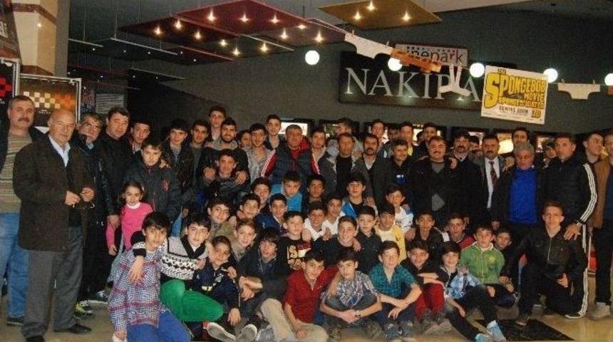 B&uuml;y&uuml;kşehir Belediyespor Altyapısına Sinema Morali