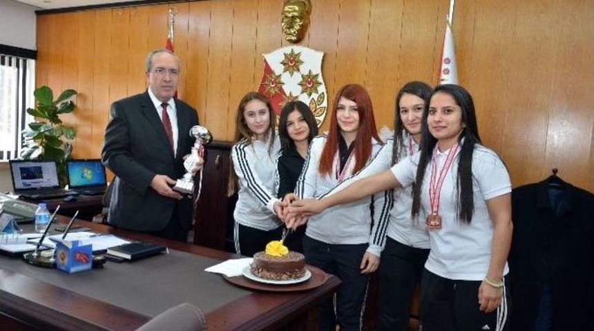 Burdur Emniyet Spor Kul&uuml;b&uuml; Sporcularının B&uuml;y&uuml;k Başarısı