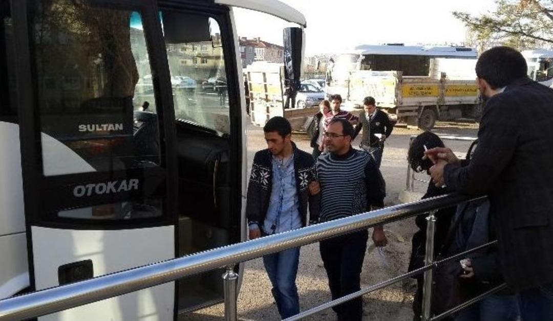 Cumhurbaşkanlığı Sarayı&rsquo;nda Eylem Yapmak İsteyen Eylemciler Sağlık Kontrol&uuml;nden Ge&ccedil;irildi