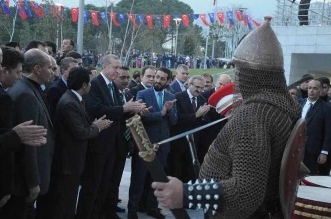 Romanlardan Erdoğan&rsquo;a "y&uuml;zyılın Devlet Adamı" &Ouml;d&uuml;l&uuml;