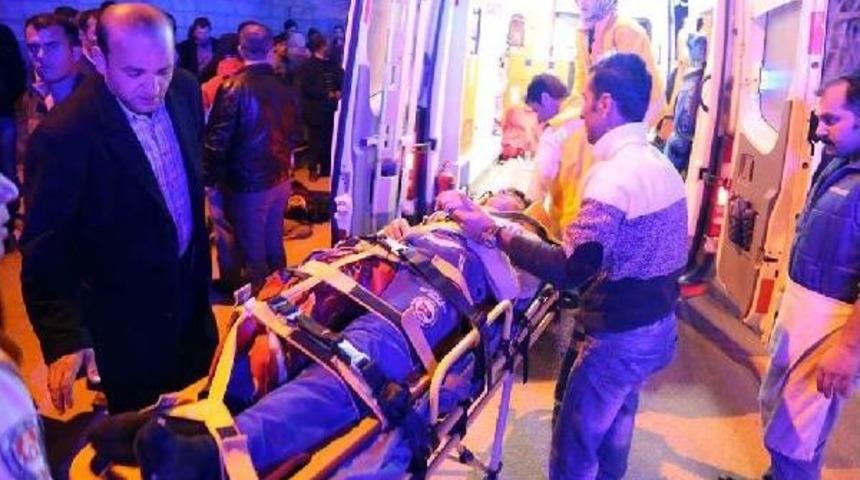 Adıyaman'da Motosiklet Devrildi: 2 Yaralı