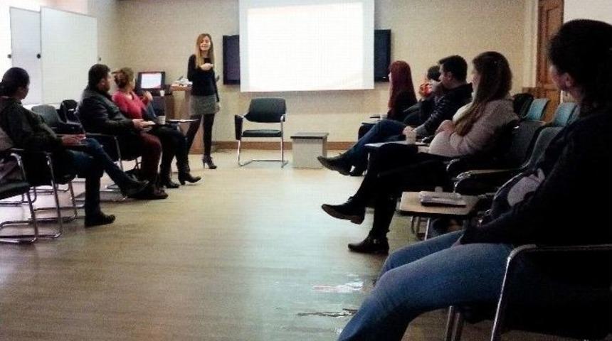 Anne Adaylarına G&uuml;zellik Eğitimi