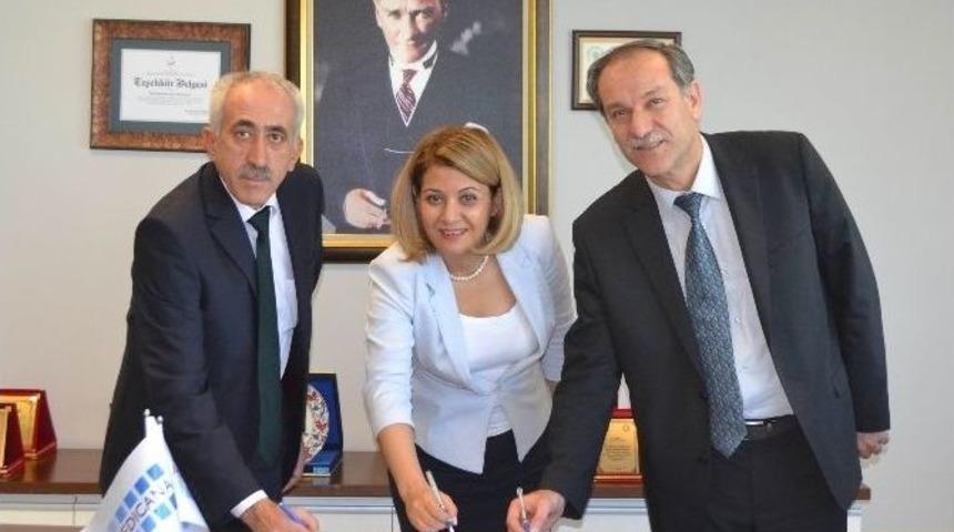 Medıcana Sendikalarla Protokol İmzaladı