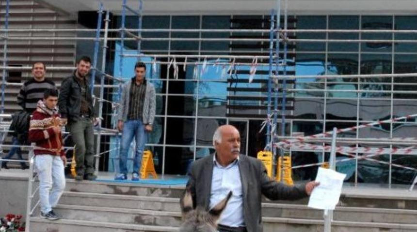 Belediye &Ouml;n&uuml;nde Eşekli Eylem