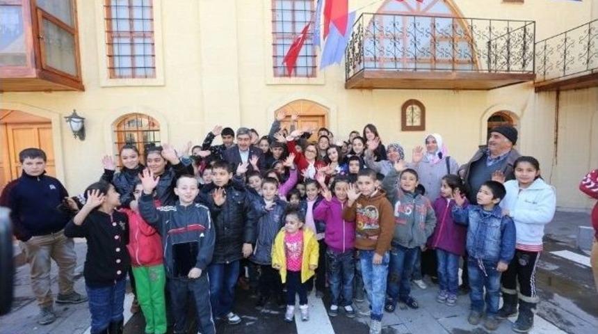 Şahin Ve &Ouml;zke&ccedil;eci Yetim &Ccedil;ocuklarla Kahvaltıda Buluştu