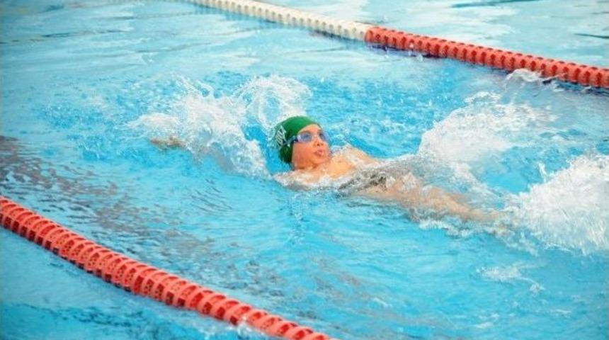 Minik Y&uuml;z&uuml;c&uuml;lerin &Ouml;d&uuml;l Sevinci