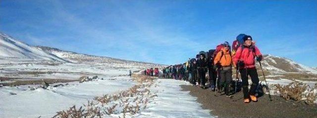 Türk Ve Yabancı 39 Dağcı, Ağrı'da Fırtınada Mahsur Kaldı