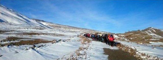 Türk Ve Yabancı 39 Dağcı, Ağrı'da Fırtınada Mahsur Kaldı