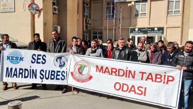 Mardin'de 'öğle Mesaisinde Yemekteyim' Diyen Doktorun Ayağını Kırdılar