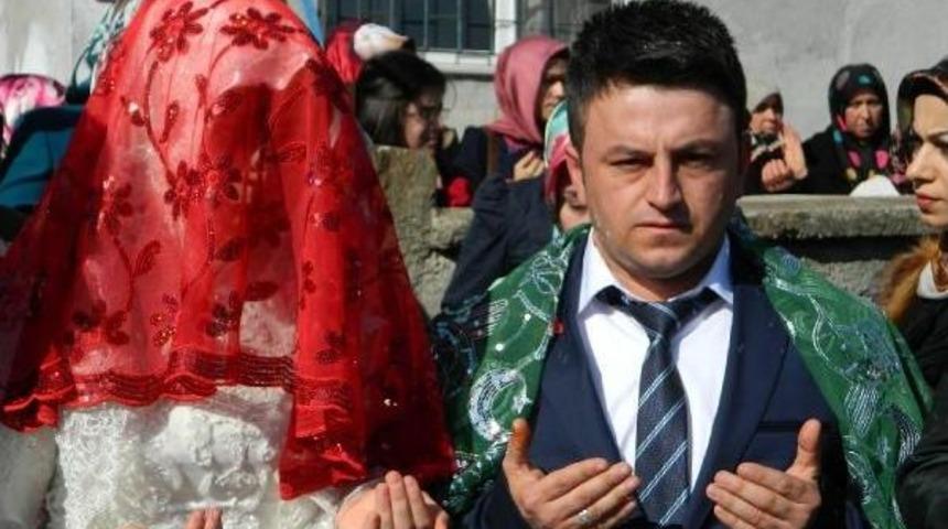 At &Uuml;zerinde D&uuml;ğ&uuml;n Konvoyu