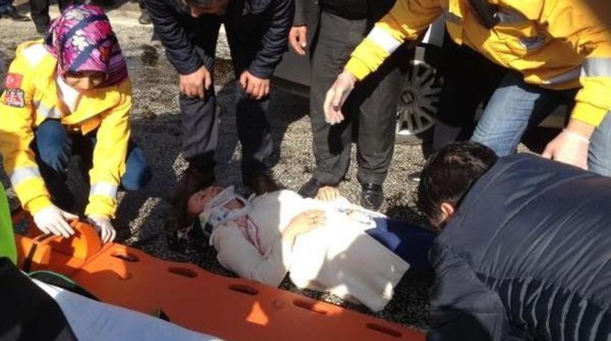 G&ouml;ksun'da Otomobil Devrildi: 4 Yaralı