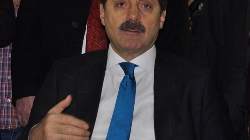 Bakan &Ccedil;elik: Fidan, Siyasete Girerse Katkı Sağlar