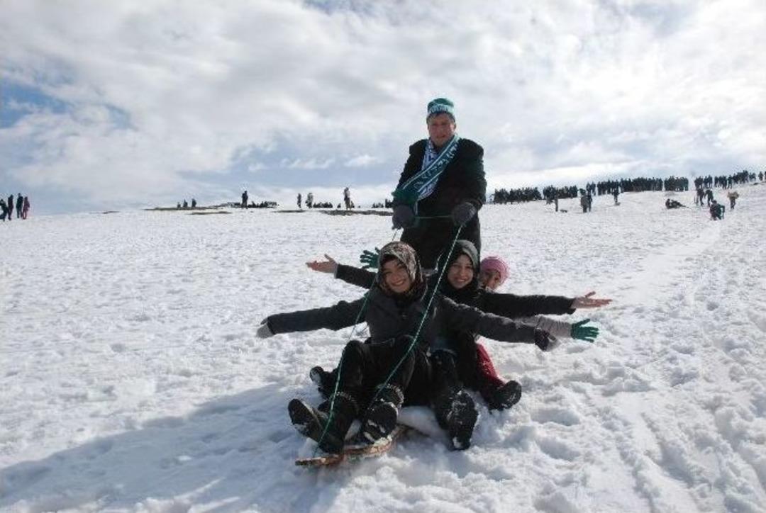 Kar Şenliklerinde &rsquo;ipli Board&rsquo;