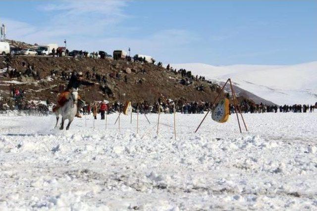 Çıldır Gölü 'altın At Şöleni' Ile Şenlendi