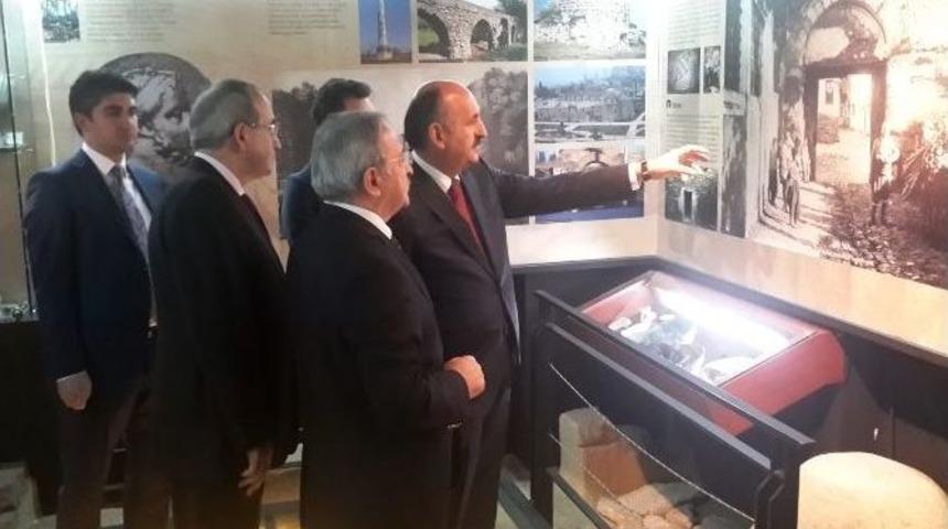 Bakan M&uuml;ezzinoğlu&rsquo;ndan Bursa Kent M&uuml;zesi&rsquo;ne Tam Not