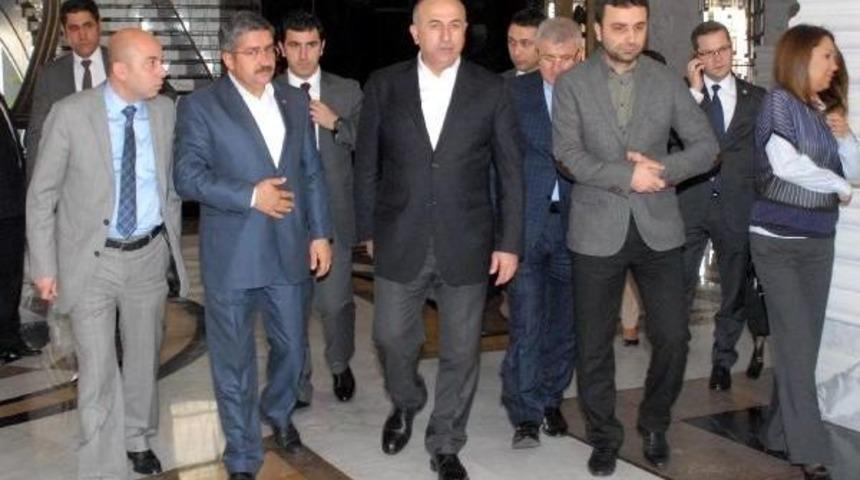 Bakan &Ccedil;avuşoğlu, Il&ccedil;e Başkanlarıyla Buluştu